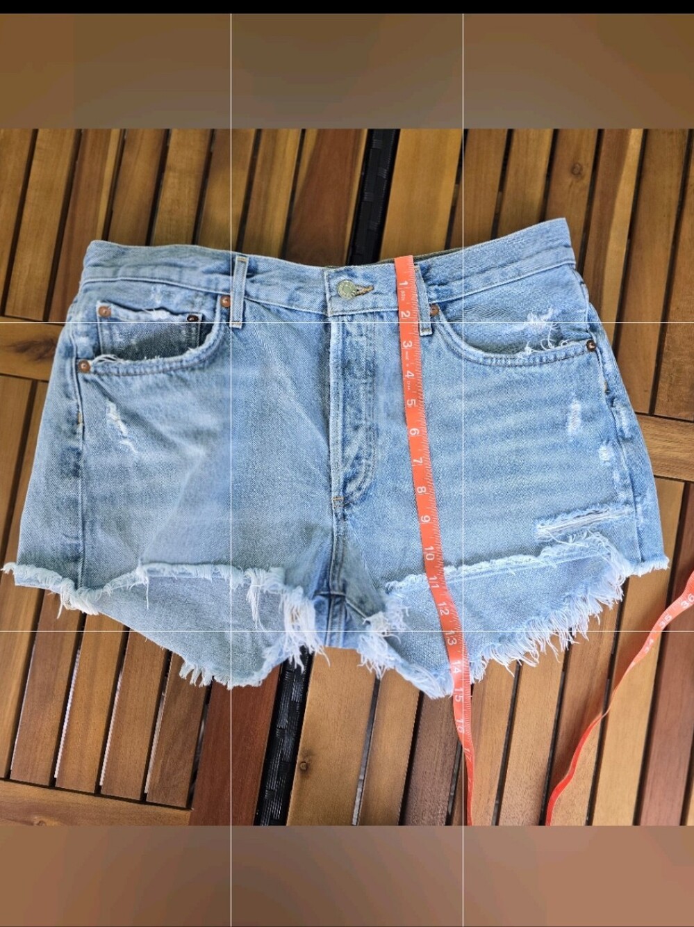 AGOLDE Parker Vintage Cut-Off Denim Shorts in Swapmeet - Picture 6 of 8